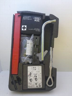 KIT HERRAMIENTAS AUDI R8 (423) 2010