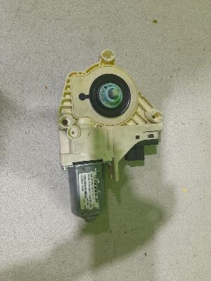 MOTOR ELEVALUNAS TRASERO DERECHO AUDI A6 AVANT (4F5)