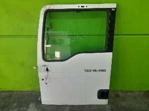 PUERTA DELANTERA IZQUIERDA MAN TGX 28.XXX 2009