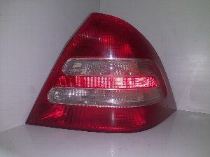 PILOTO TRASERO DERECHO MERCEDES-BENZ